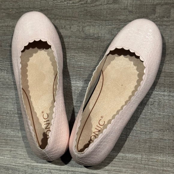Comfy Spring Girly Light Pink Pastel Textured Ballet Flats with Scalloped Edge - Picture 1 of 4